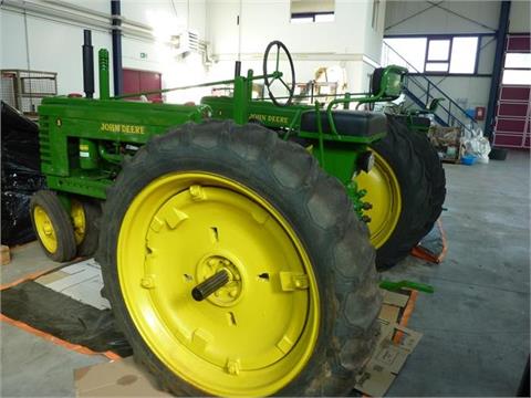 1 Traktor Fabr.: John Deere