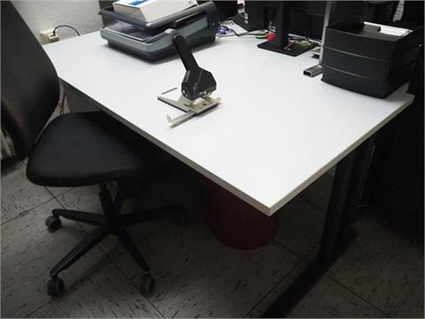 1 Schreibtisch