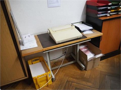 1 Schreibmaschinentisch
